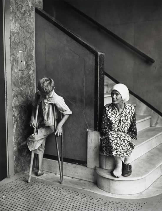 Iconic Black-and-White Photographs by Legendary Photographers